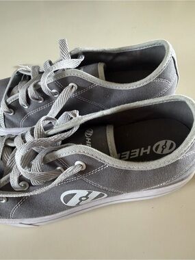 Heelys Gray Canvas Low-Top Skate Sneakers with White Trim